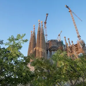 https://gaudi-apartment.catalonia-hotels.com