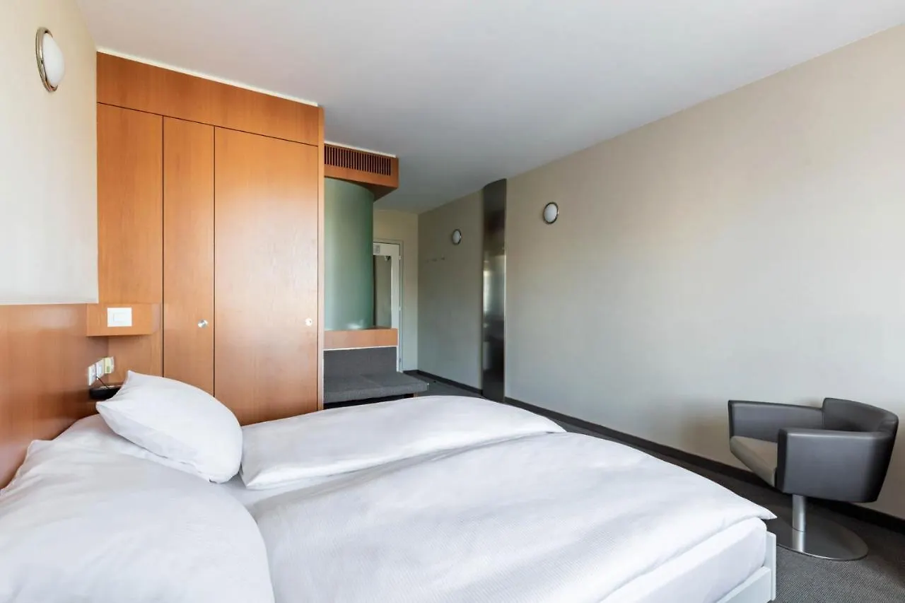 ****  Hotel Cornavin Genf Svájc