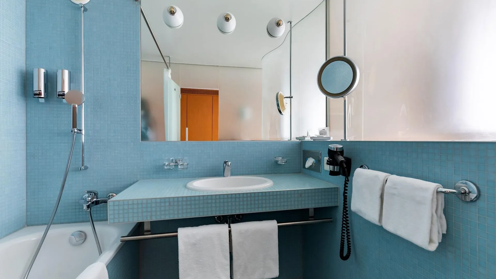 Hotel Cornavin Geneva 4*,